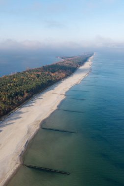 Hel Yarımadası, Polonya. Kuzey Polonya 'da 35 km uzunluğunda bir kumsal yarımadası..