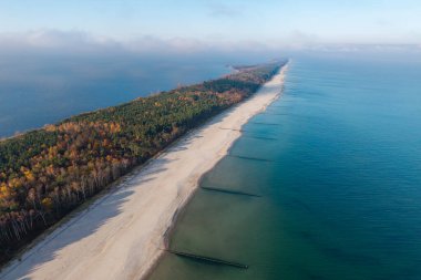 Hel Yarımadası, Polonya. Kuzey Polonya 'da 35 km uzunluğunda bir kumsal yarımadası..