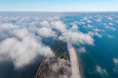 Hel Yarımadası, Polonya. Kuzey Polonya 'da 35 km uzunluğunda bir kumsal yarımadası..