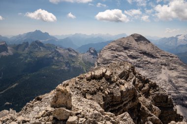 Lagazuoi 'deki Tofana kalabalığının manzarası.