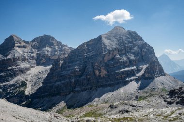 Lagazuoi 'deki Tofana kalabalığının manzarası.