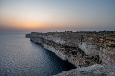 Ta cenc Cliffs 'in gün batımı noktası. Malta.