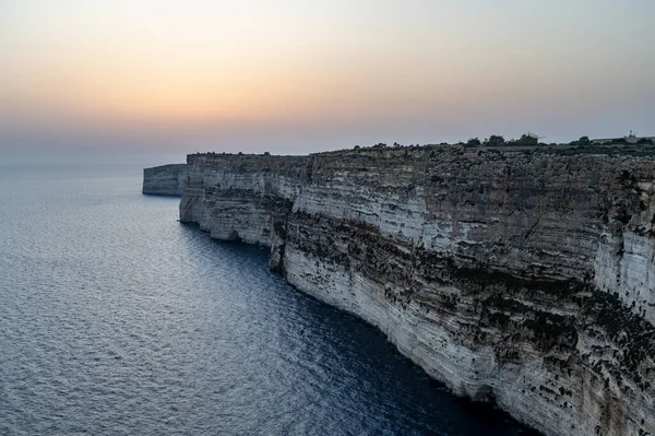 Ta cenc Cliffs 'in gün batımı noktası. Malta.