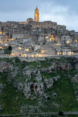 Matera kayaya oyulmuş bir şehir. Matera, İtalya 'nın tarihi kısmı..