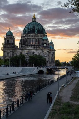Berliner Dom- gece Berlin, Almanya.