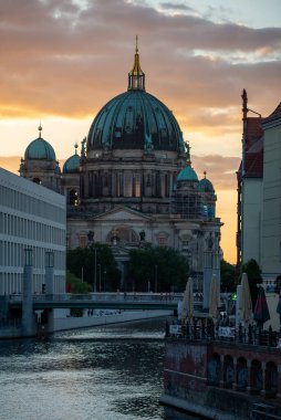 Berliner Dom- gece Berlin, Almanya.