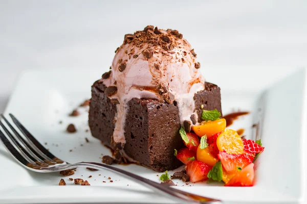 초콜릿 케이크와 아이스크림 로열티 프리 스톡 이미지
