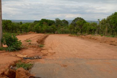 Brasilia, Brezilya 20 Ekim 2020: Kuzeybatı Brasilia 'da yeni bir yola yer açmak için yerli halkın yaşadığı topraklar temizleniyor