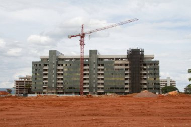 Brasilia, Brezilya, 29 Ekim 2020: Başkent büyümeye ve yayılmaya devam ederken, Brasilia 'nın kuzeybatısında (Noroeste) yeni apartman binalarının inşası. 