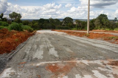 Brasilia, D.F. Brezilya, 27 Ocak 2021: Brasilia 'nın kuzeydoğu kesiminde yeni yol inşaatı devam ediyor.