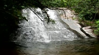 Chapada Veadeiros yakınlarındaki Lajeado Şelalesi (Cachoeira Lajeado) ve Alto Paraso, Goias, Brezilya