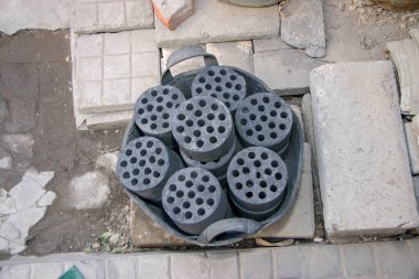 Çin 'de kömür, ısıtma ve pişirme için kullanılır.