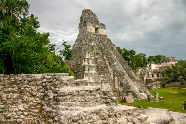 Pyramides Dans Ancienne Ville Maya Tikal Dans Guatemala Moderne — Photo