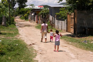 San Pedro Sula, Honduras, 8 Temmuz 2007: Honduras ve Latin Amerika 'da yaygın olan kötü konut koşulları