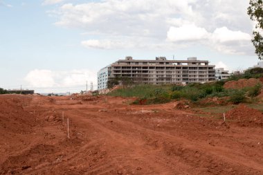 Brasilia, Brezilya, 7 Mayıs 2021: Yeni Yol ve Apartman İnşaatı Noroeste olarak bilinen Brasilia 'nın kuzeybatı kesiminde gerçekleşiyor