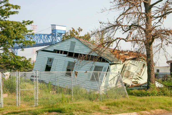 2006年6月26日 路易斯安那州新奥尔良 2005年8月卡特里娜飓风袭击第九区的后果 — 图库照片