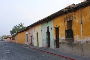 Antigua, Guatemala 'da bulunan terk edilmiş bina.