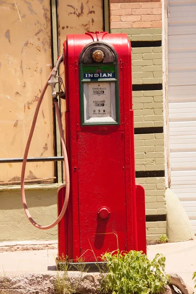 Bisbee Arizona August 2009 Vintage Red Indian Gas Pumps Late — Stock Photo, Image