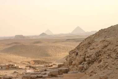 Yusuf 'un Adım Piramidi ya da Djoser Mısır' ın en eski piramidi Memphis kenti ve Mısır 'ın Kahire kenti yakınlarında yer almaktadır.