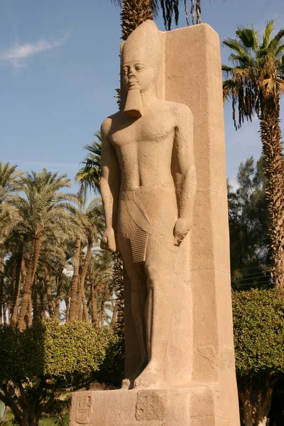 Άγαλμα Του Ραμσή Στο Υπαίθριο Μουσείο Στο Μέμφις Της Αιγύπτου — Φωτογραφία Αρχείου