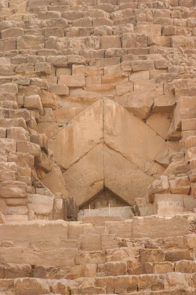 Pierwotne Wejście Boczne Wielkiej Piramidy Gizie Kairze Egipt — Zdjęcie stockowe