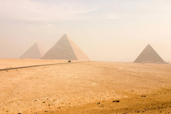 Vista Das Grandes Pirâmides Gizé Cairo Egito Uma Manhã Trote — Fotografia de Stock