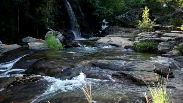 Wodospad Stary Młyn Lub Chachoeira Usina Velha Obrzeżach Miasta Pirenopolis — Wideo stockowe