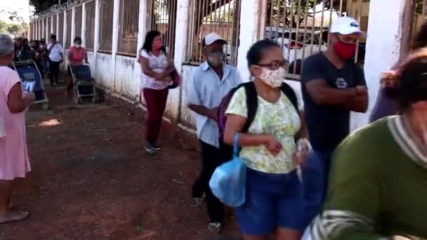 Planaltina Goias Brezilya Temmuz 2021 Yoksullara Yiyecek Giyecek Battaniye Dağıtan — Stok video