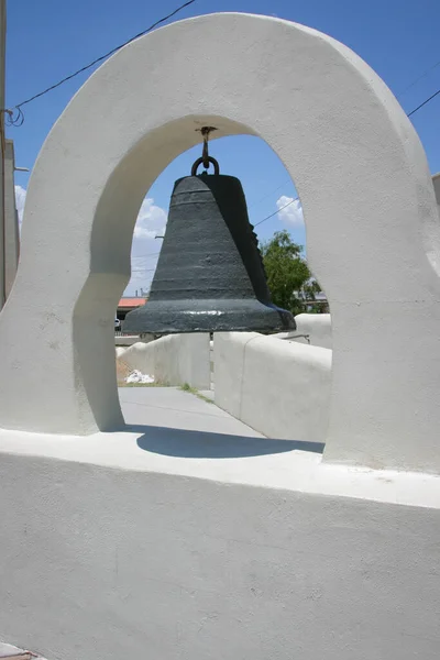 Kirchenglocke Vor Der Missionskirche Ysleta Der Nähe Von Paso Texas — Stockfoto