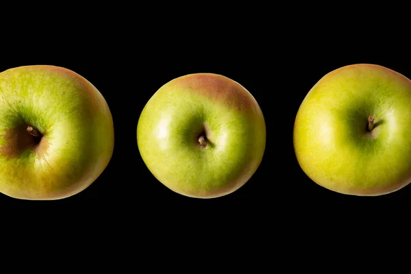 Elmalar Siyah Arkaplanda Izole Edilmiş Üst Görünüm — Stok fotoğraf