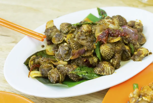 Малайзійської кухні. пряні sambal молюски — стокове фото