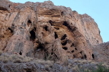 Eski mağara duvarlarında Nahal Amud gorge, İsrail