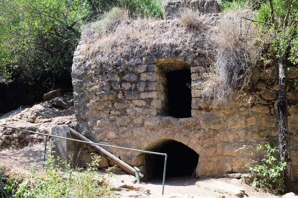 Oude ruïnes in Nahal Amud gorge, Israël Stockfoto