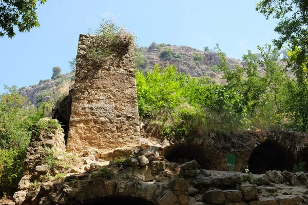 Oude ruïnes in Nahal Amud gorge, Israël Stockafbeelding