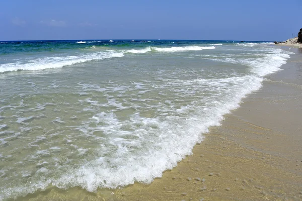 Mar Mediterrâneo calmo praia, Israel — Fotografia de Stock