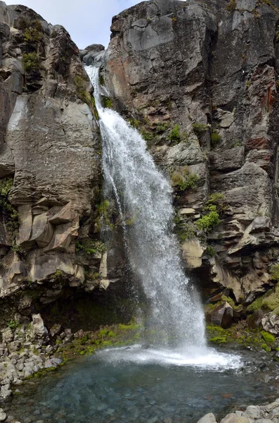 Cachoeira de Taranaki no Parque Nacional Tongariro, Nova Zelândia . — Fotografia de Stock