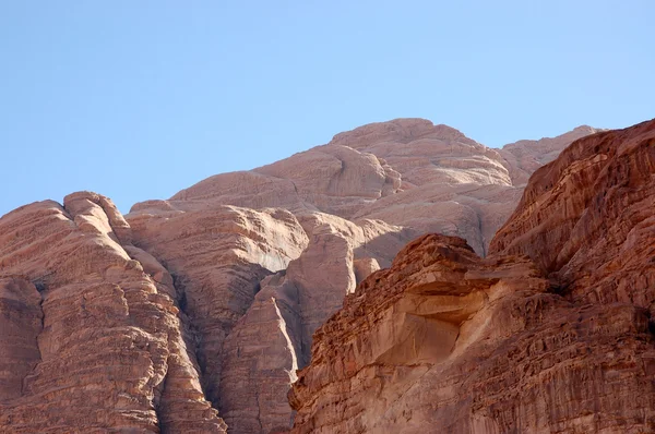 Wadi Rum, Jordan kırmızı dağlarda — Stok fotoğraf