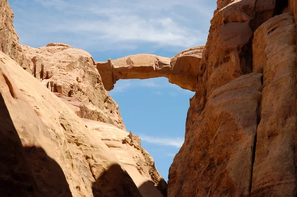 Burdah Arch à Wadi Rum, Jordanie . Photo De Stock