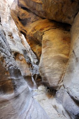 Jordan çölde kuru wadi.