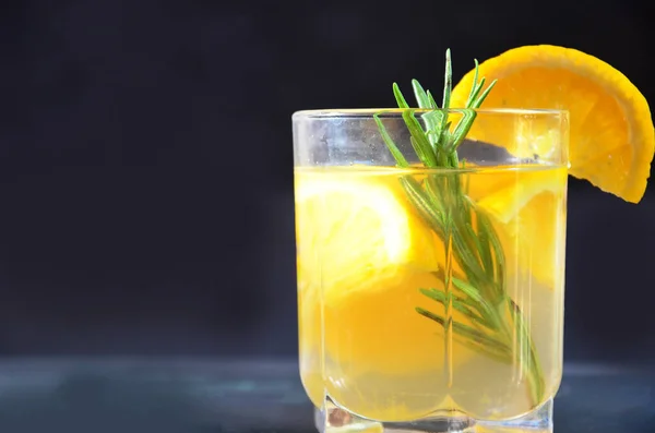 Glasses of honey bourbon cocktail with rosemary whiskey sour drink with orange peel, or winter warmer drink punch or mulled wine christmas party cocktail or detox, healthy drink for diet, vitamin c — Stock Photo, Image