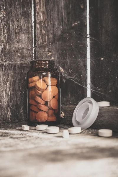 Χάπια Ένα Βάζο Ένα Ράφι Των Παλαιών Cobwebby — Φωτογραφία Αρχείου