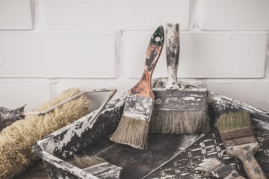 Boyama için kullanılan araçlar.