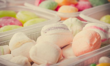 Bir tabloda tatlılar.