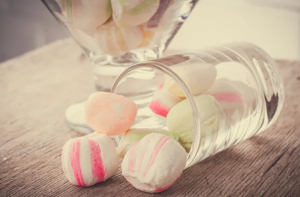 Savoureux Bonbons Sur Une Table — Photo