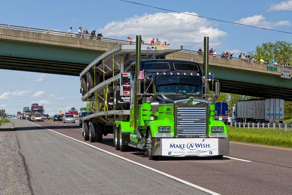 Convoy de camiones de récord de mundo de Guinness — Foto de Stock