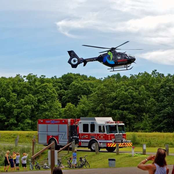 Medical Helecopter Flies in for Transport — Stock Photo, Image
