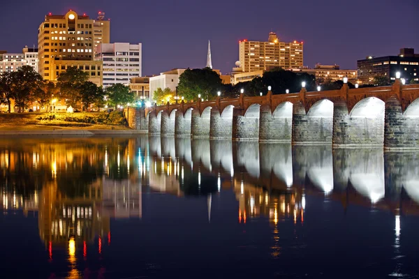 Harrisburg Pennsylvanie la nuit — Photo