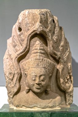 6. yüzyılda Mekong Deltası kültürünün Kum Taşı Buda heykelleri. Bu, Vietnam 'daki Budist kültürünün ve maneviyatının güzelliğini onurlandıran titiz taş heykel sanatıdır..