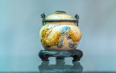 Antika mavi ve beyaz seramik geleneksel bir Çin porseleni 19. yüzyıl. Bu eşyalar o zamanlar Vietnam 'da zengin feodalizmiyle süslenmişti.