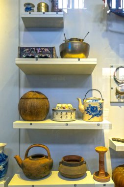 Ho Chi Minh Şehri, Vietnam - 18 Ağustos 2018: 19. yüzyılda zengin bir ailenin yaşayan eşyaları Ho Chi Minh City, Vietnam 'daki tarih müzesinde tutuluyor.